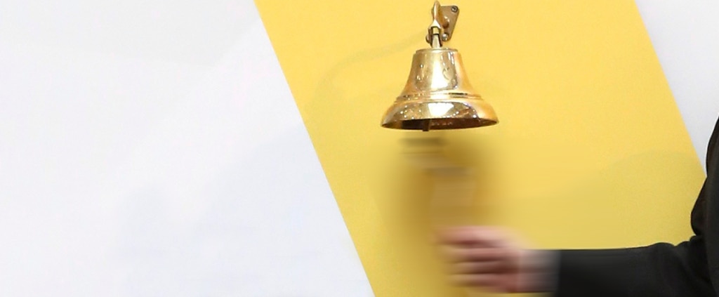 Toque de campana Fotografia de toque de campana BBVA
