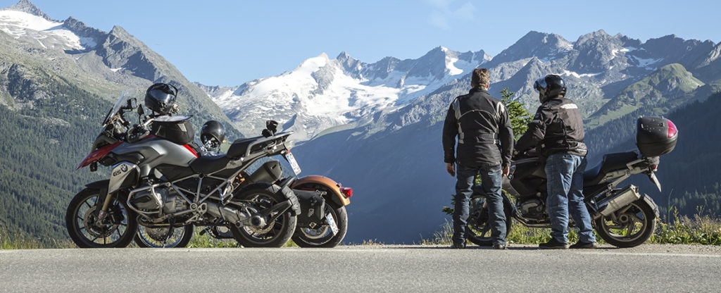 Viajes en moto: el checklist definitivo de equipamiento para rutas largas