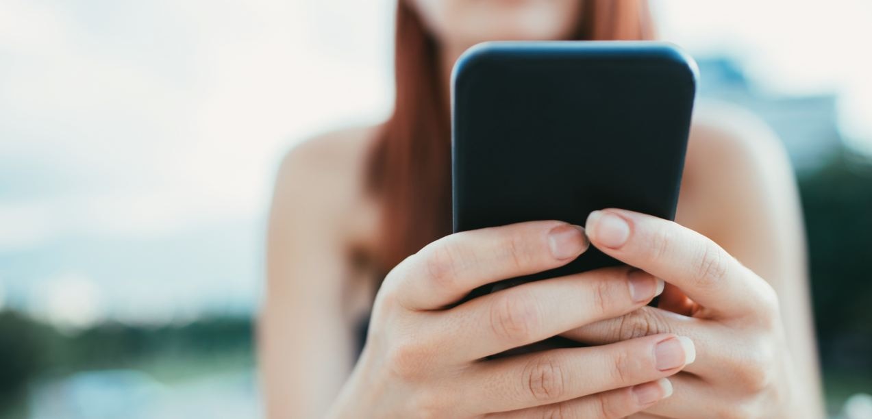 movil-mano-internet-conexion-recurso-bbva movil-mano-internet-conexion-recurso-bbva