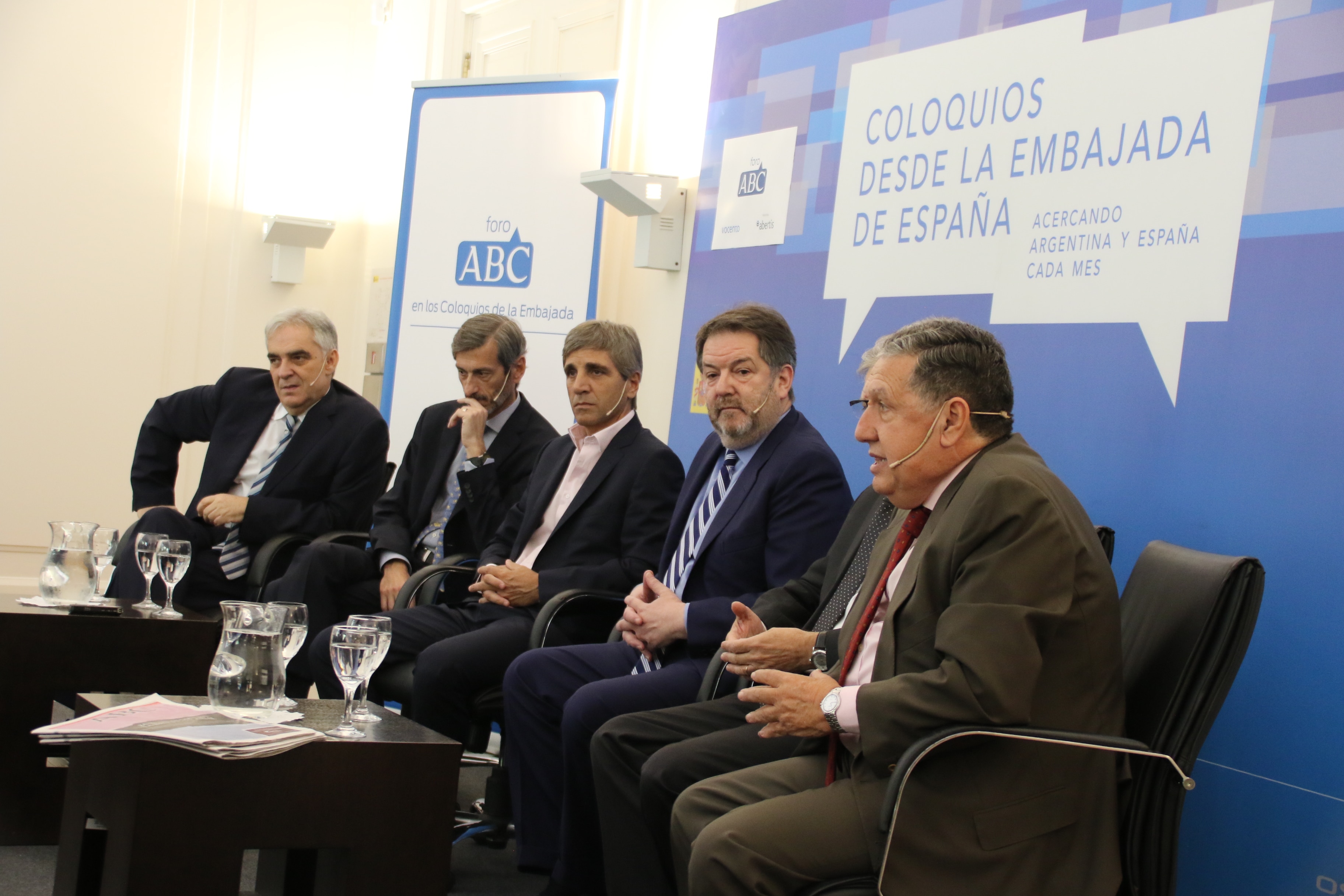 Javier Sandomingo Núñez, Embajador de España en Argentina; Presidente ejecutivo de BBVA Francés, Martín Zarich; Ministro de Finanzas, D. Luis Caputo; Director de “ABC”, D. Bieito Rubido; y Ramón Puertas, Embajador Argentino en España.