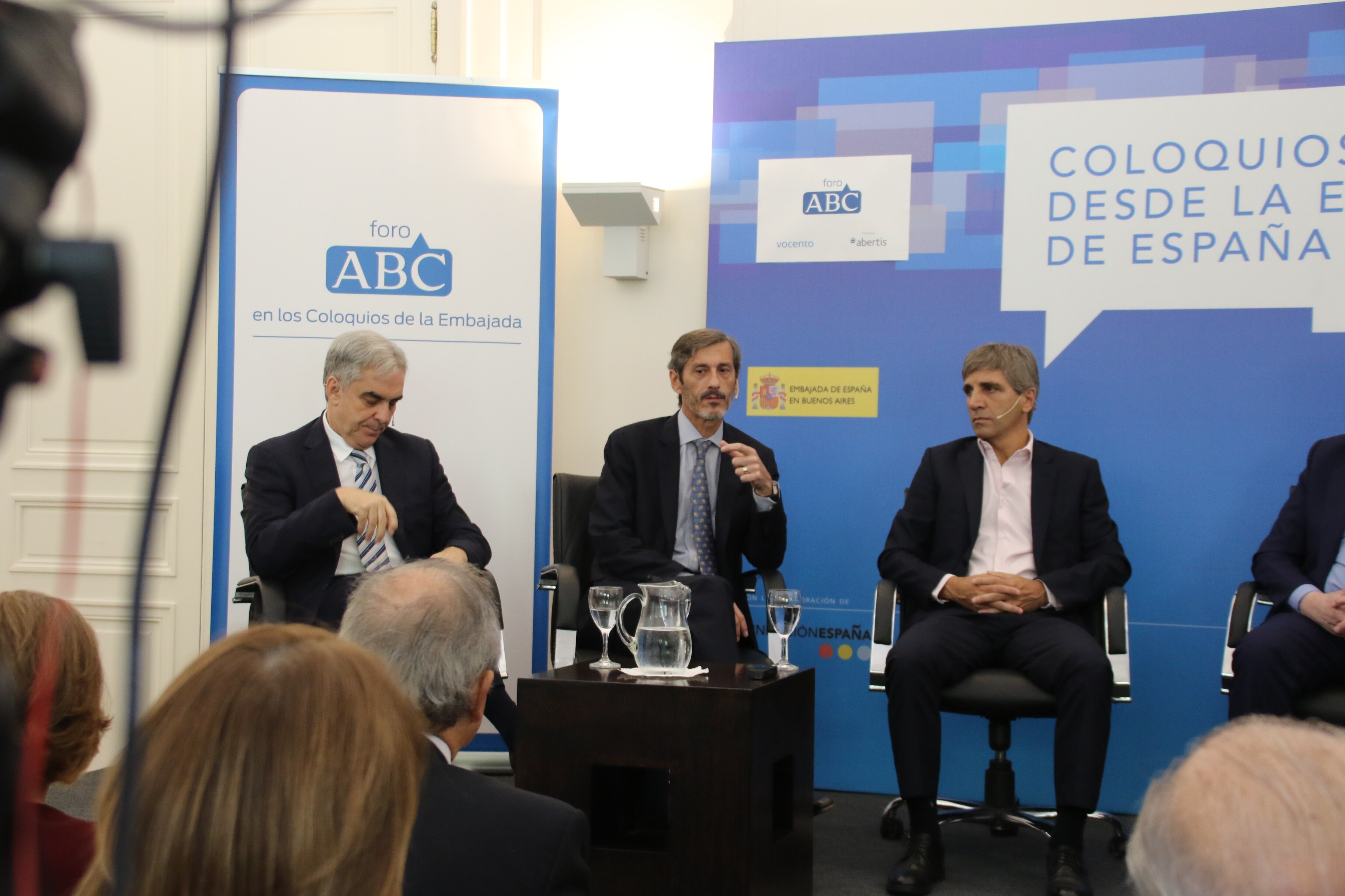 Javier Sandomingo Núñez, Embajador de España en Argentina; Presidente ejecutivo de BBVA Francés, Martín Zarich; y el Ministro de Finanzas, D. Luis Caputo.