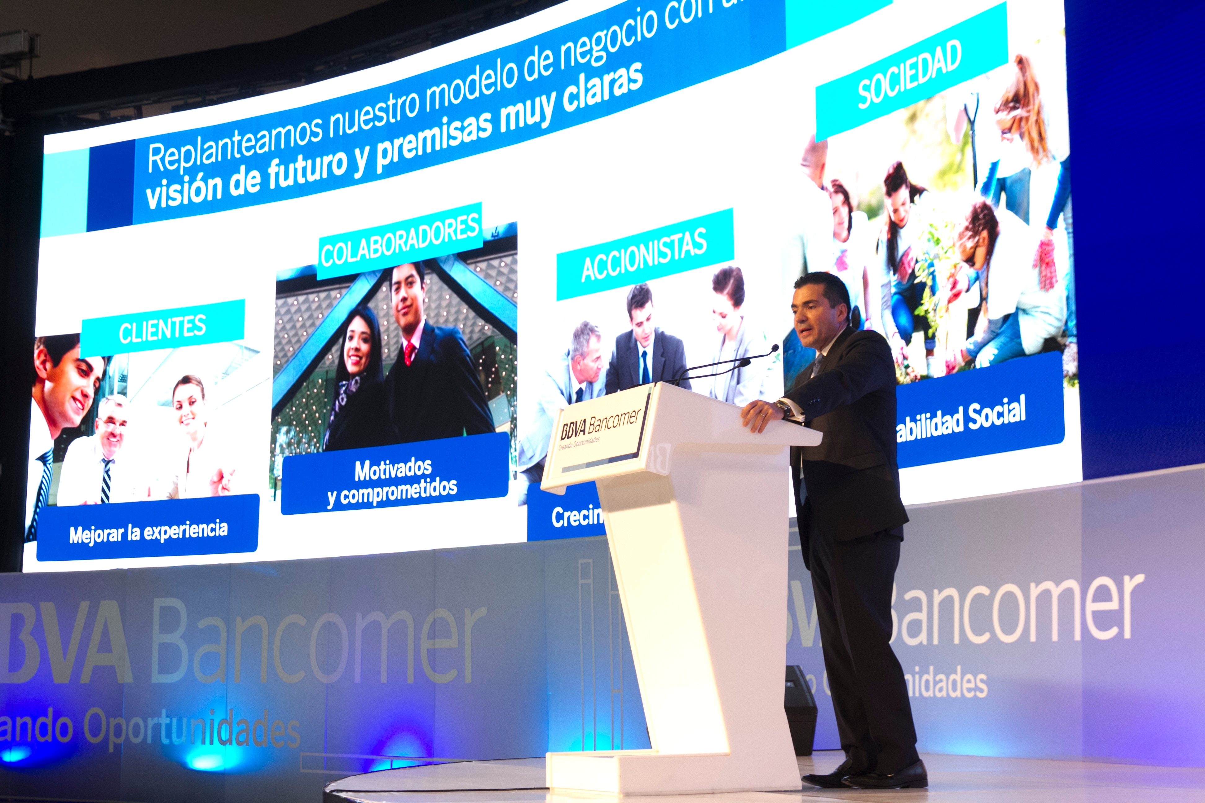 Eduardo Osuna Osuna, vicepresidente y director general de BBVA Bancomer en la Reunión Nacional de Consejeros 2017 Eduardo Osuna Osuna, vicepresidente y director general de BBVA Bancomer en la Reunión Nacional de Consejeros 2017