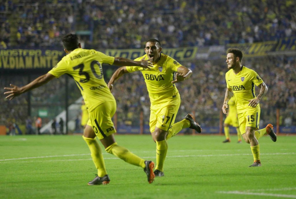 Wanchope Abila festeja el primer gol con sus compañeros Wanchope Abila festeja el primer gol con sus compañeros