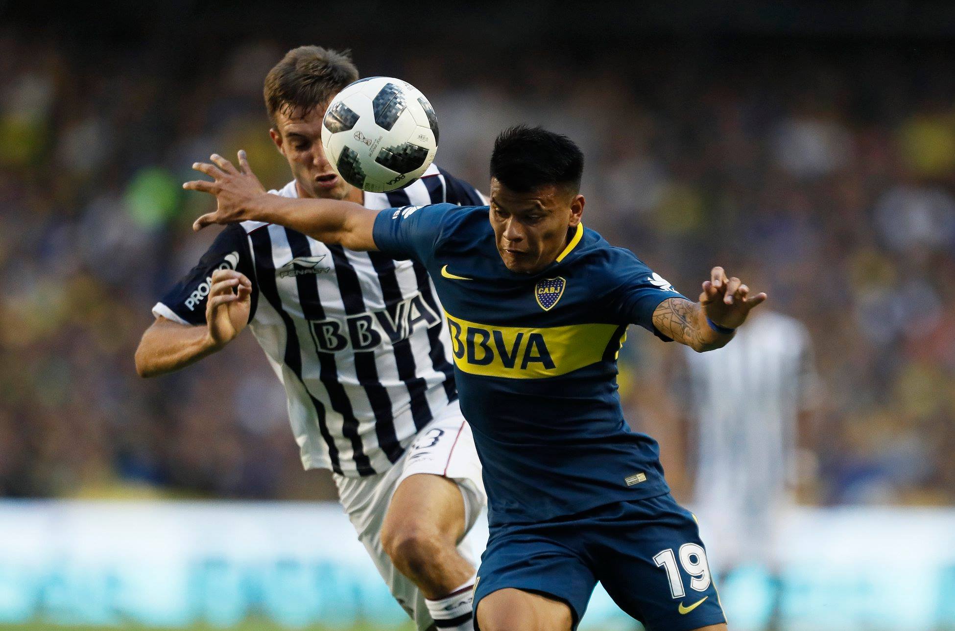 Walter Bou autor del primer gol de Boca. Walter Bou autor del primer gol de Boca.