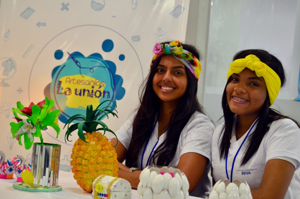 Jóvenes beneficiados del programa 'Escuela para el Emprendimiento' en Barranquilla