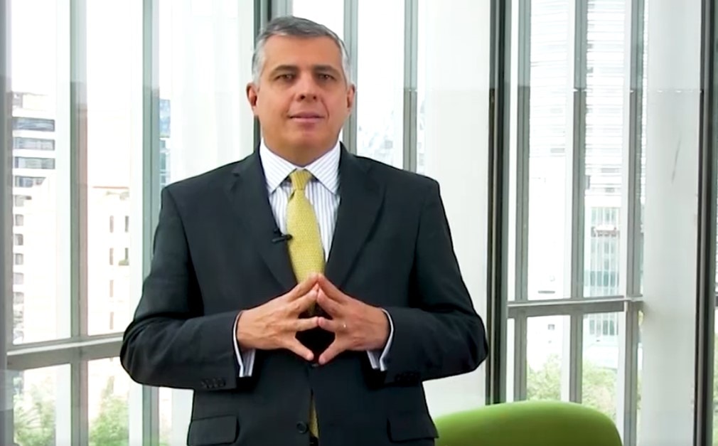 Dr. Carlos Serrano