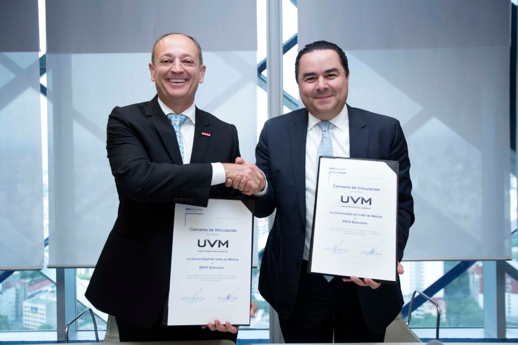 Fernando Eguiluz en la firma de convenio de BBVA Bancomer con la Universidad del Valle de México Fernando Eguiluz en la firma de convenio de BBVA Bancomer con la Universidad del Valle de México