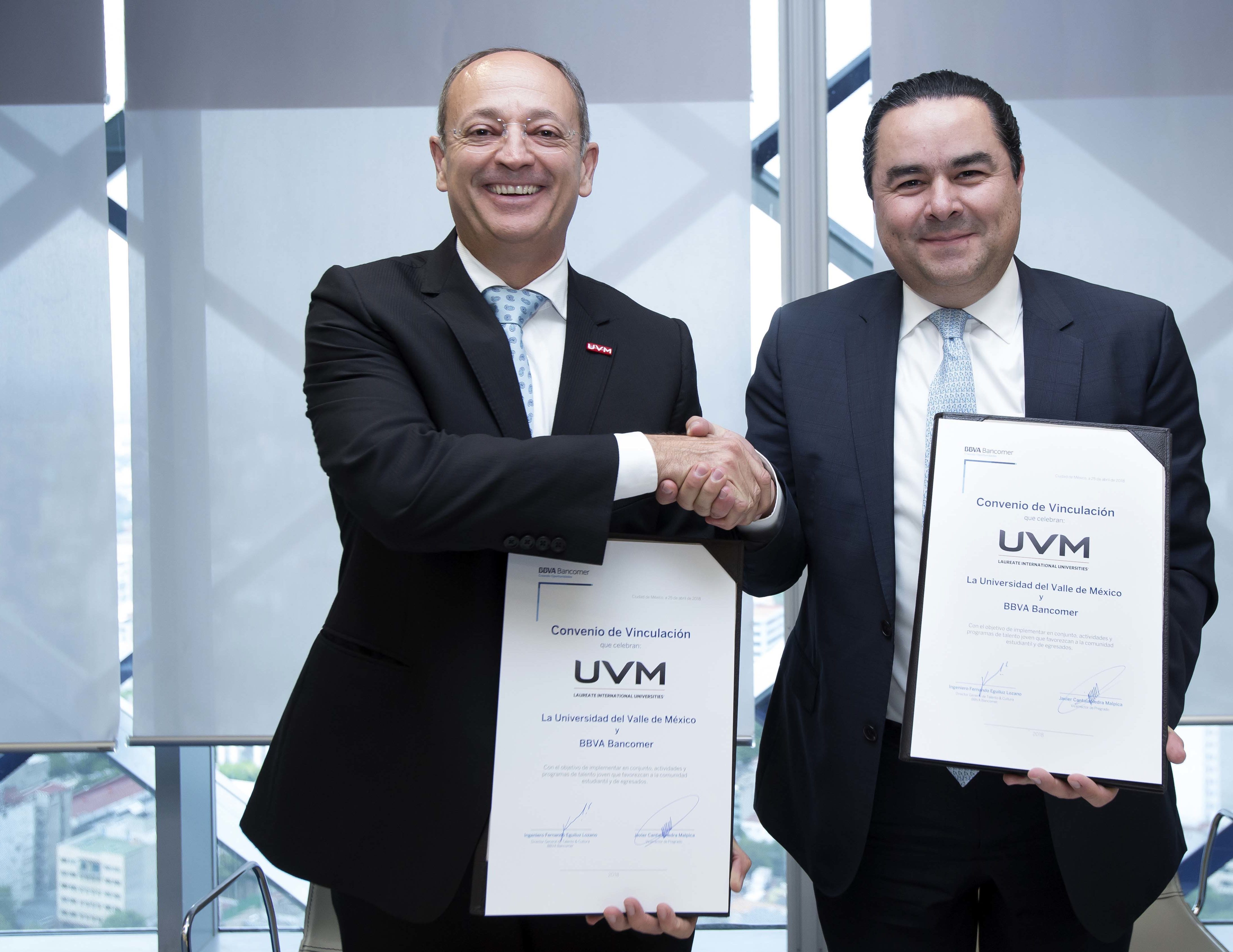 Fernando Eguiluz en la firma de convenio de BBVA Bancomer con la Universidad del Valle de México Fernando Eguiluz en la firma de convenio de BBVA Bancomer con la Universidad del Valle de México