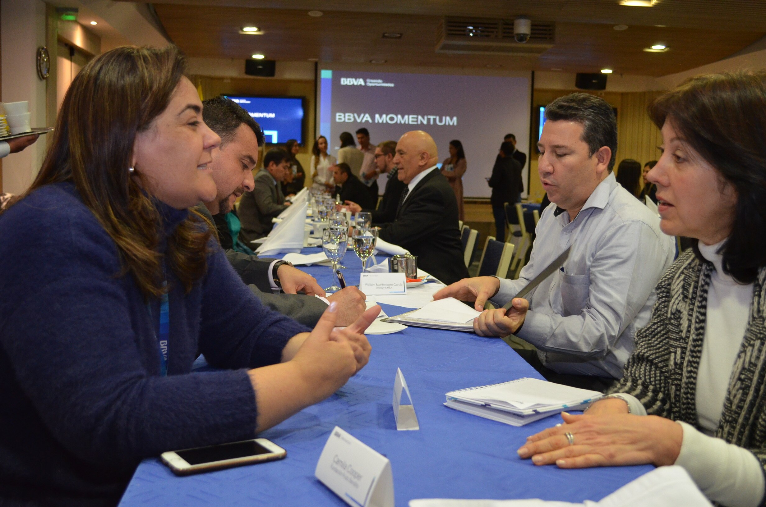 Formación-presencial-en-la que-los-emprendedores-comparten-conocimientos-con-sus-pares