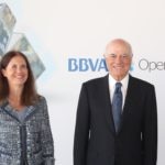 Imagen de Francisco González, presidente de BBVA, junto a Diana Owen y Zia Qureshi