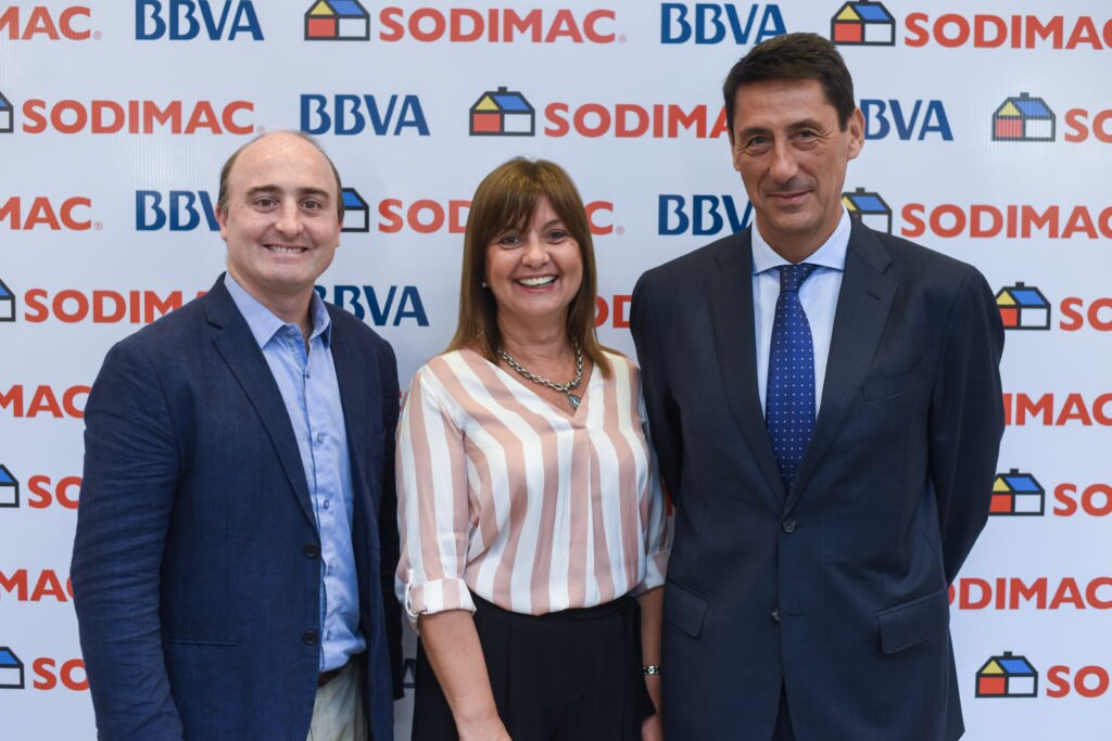 Firma de acuerdo Sodimac y BBVA Uruguay Sodimac y BBVA presentan en Uruguay la nueva tarjeta de crédito Visa
