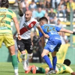 Pinola anota el segundo gol de River frente a Defensa y Justicia.