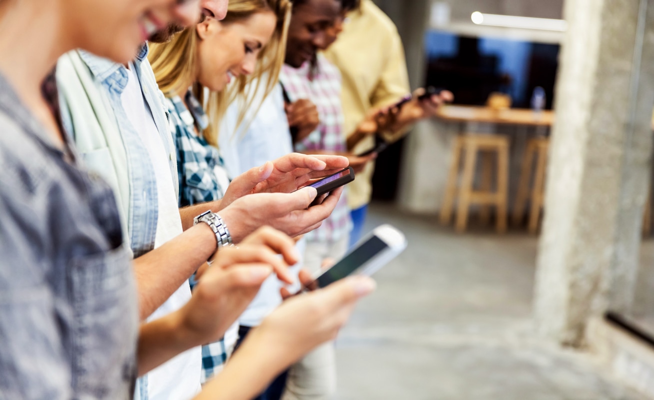 smartpMillenhone millennials adicción uso móvil recurso bbva