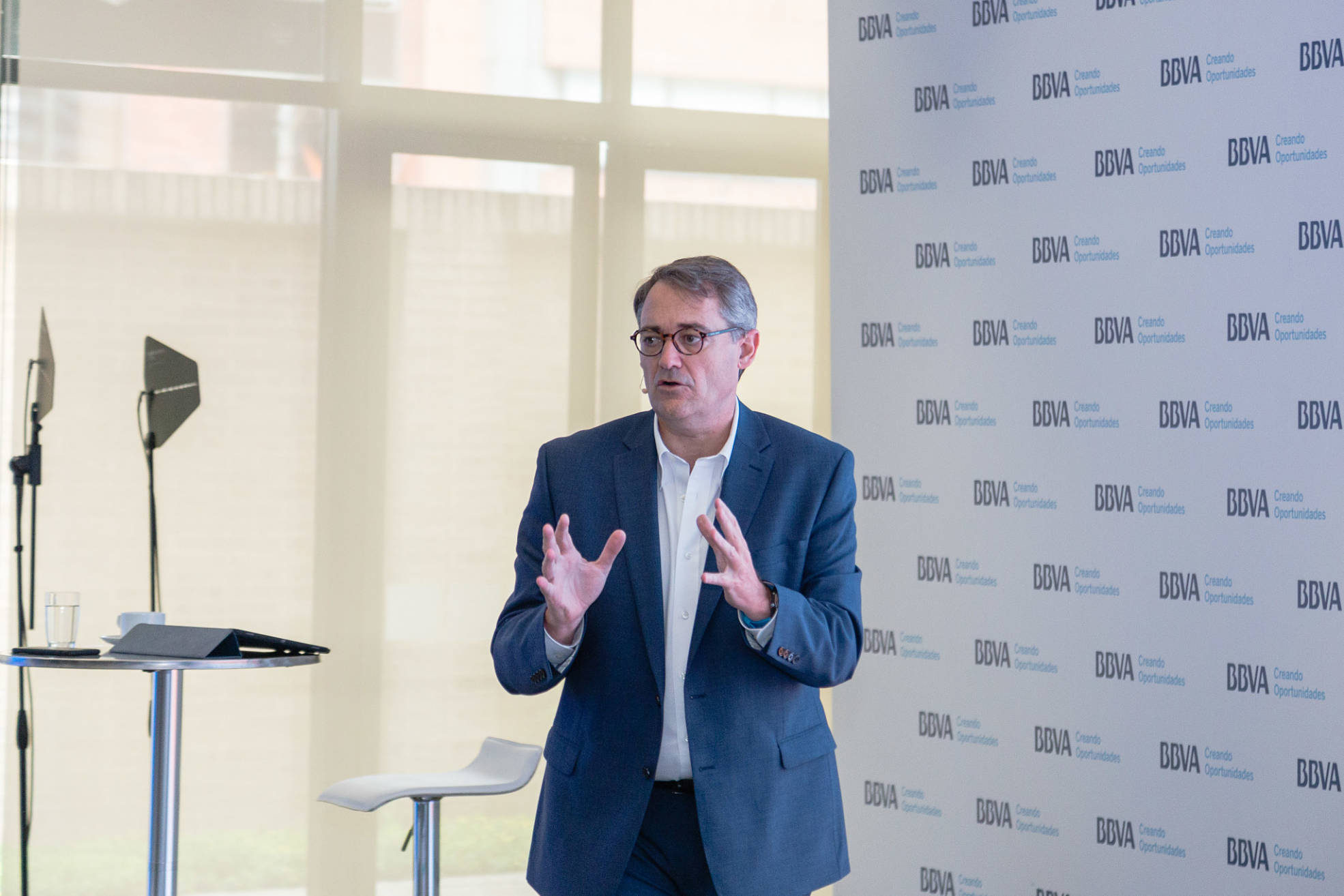 El presidente de BBVA Colombia, Óscar Cabrera presentó el anuncio a los medios de comunicación El-presidente-de-BBVA-Colombia-Óscar-Cabrera-presentó-el-anuncio-a-los-medios-de-comunicación