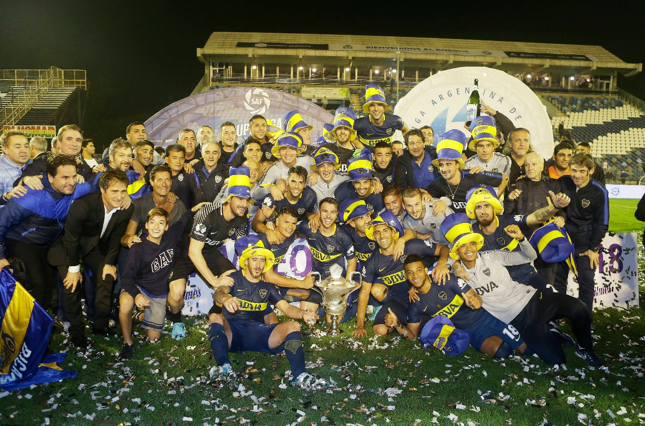 Boca Juniors Campeón de la Superliga Argentina de Fútbol, 2017/18 Los jugadores y cuerpo técnico festejan con la Copa