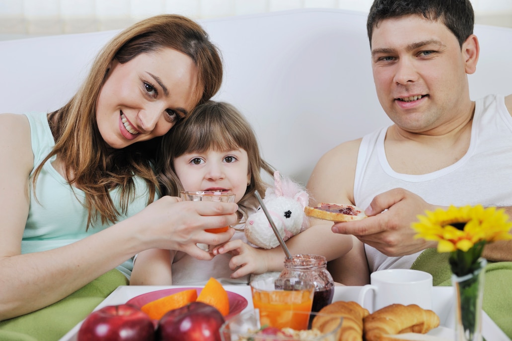 Desayuno en familia como plan del Día de la Madre Desayuno en familia como plan del Día de la Madre