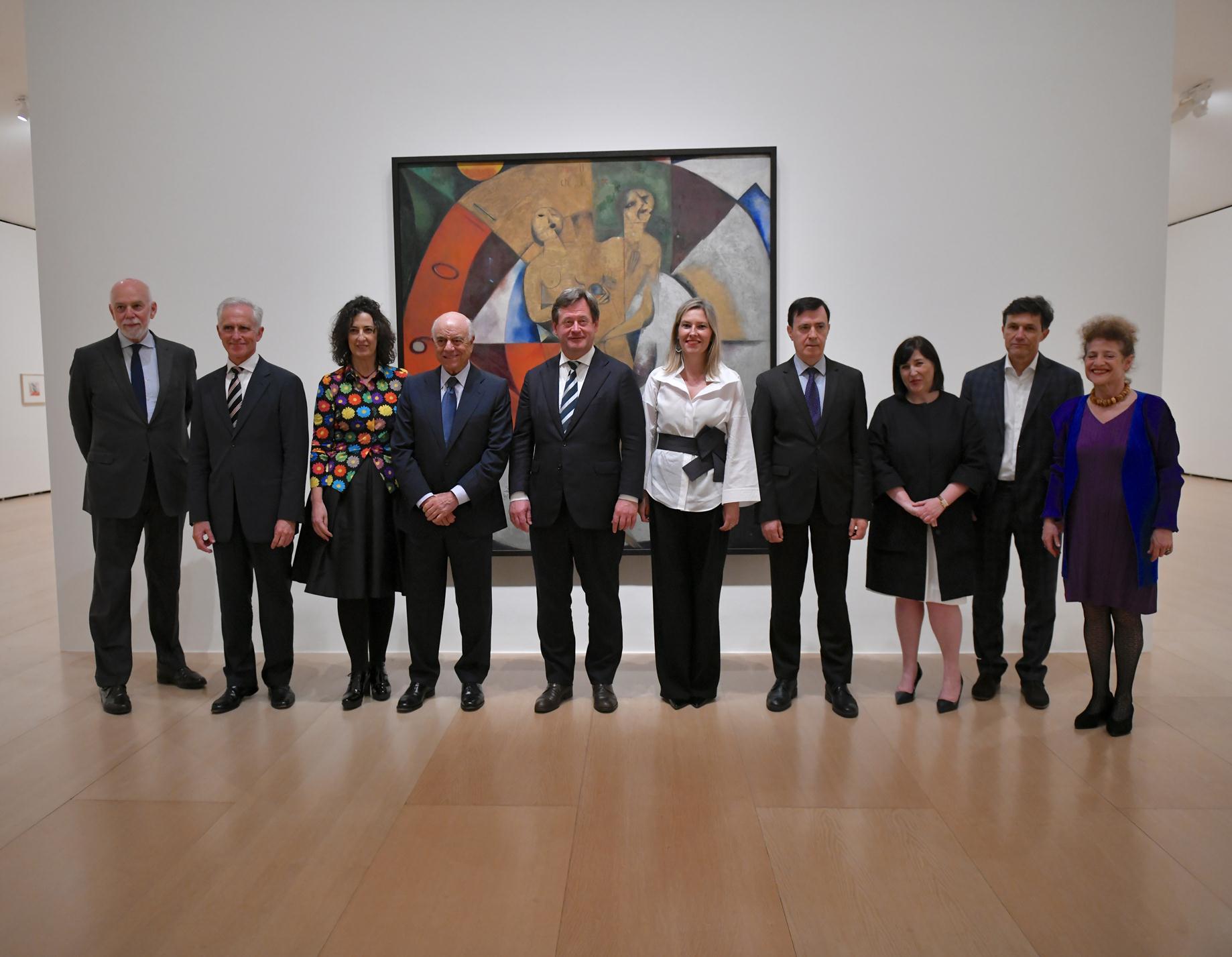 Richard Armstrong, director de la Solomon R. Guggenheim Foundation; Juan Ignacio Vidarte, director general del Museo Guggenheim Bilbao; Lorea Bilbao, diputada de Cultura de la Diputación Foral de Vizcaya; Francisco González, presidente de la Fundación BBVA; Bingen Zupiria, consejero de Cultura y Política Lingüística del Gobierno Vasco; Ana Otadui, presidenta de las Juntas Generales de Vizcaya; Rafael Pardo, director de la Fundación BBVA; Lucia Agirre, comisaria de la exposición; Josef Helfenstein, director del Kunstmuseum Basel; y Meret Meyer, nieta del artista. Fotografría de la inauguración de la exposición sobre Chagall en el MuseoGuggenheim, patrocinada porFundación BBVA