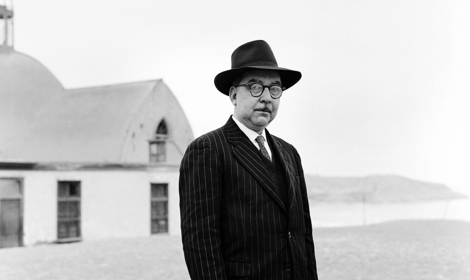 Martín Adán, poeta peruano, autor de 