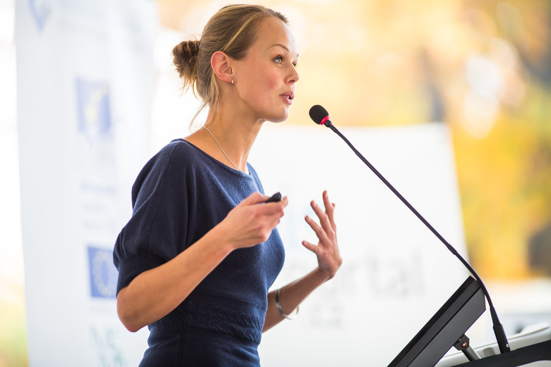 mujer-pitch-open-talent-publico-discurso-evento-bbva