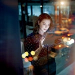 pagos-tablet-tecnologia-innovacion-digital-transformacion-mujer-bbva pagos-tablet-tecnologia-innovacion-digital-transformacion-mujer-bbva