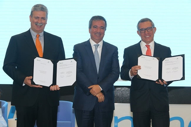 Firma de memorándums de entendimiento entre las bancas de desarrollo de México y Perú. Firma de memorándums de entendimiento entre las bancas de desarrollo de México y Perú.