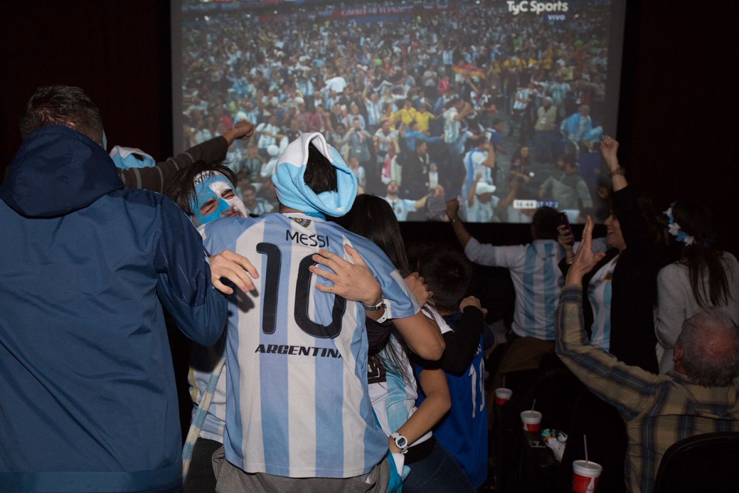 Clientes de BBVA Francés asistieron a Cinemark para ver Argentina - Nigeria en pantalla gigante