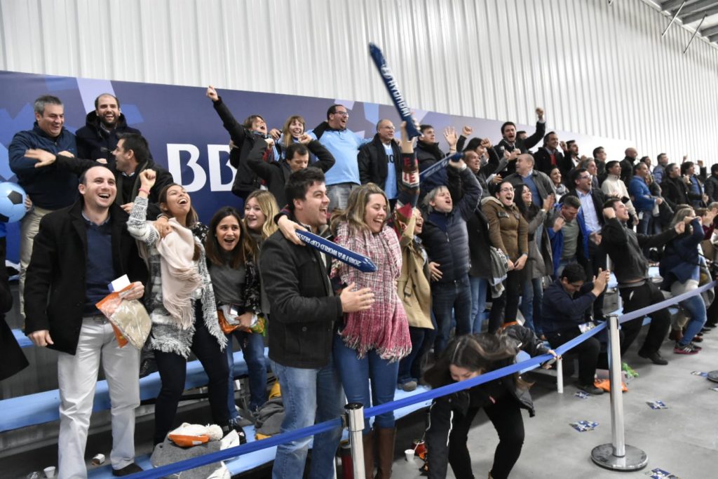 Hinchas de Uruguay en la Zona Celeste Hinchas de Uruguay en la Zona Celeste