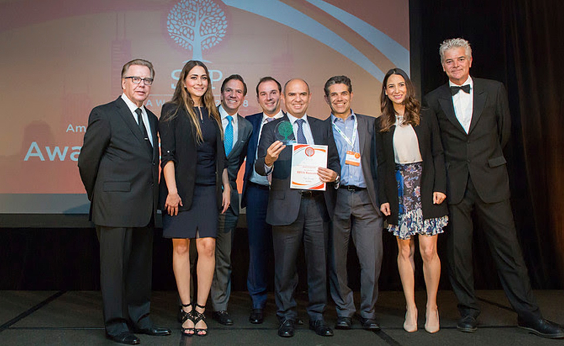 Equipo de BBVA recoge premios SRP Fotografía del equipo de BBVA recogiendo premios SRP 2018 BBVA