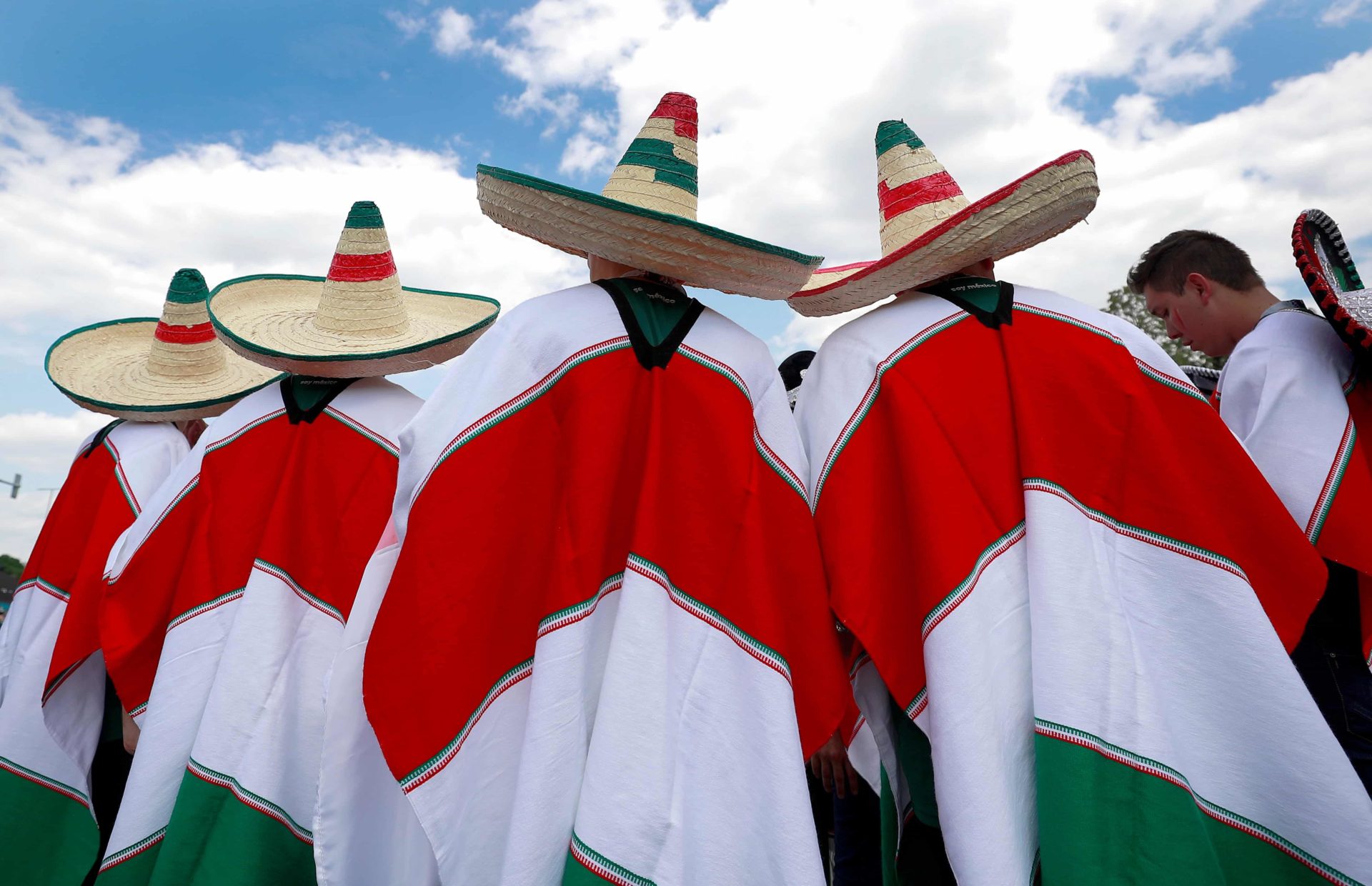 EFE México ponchos bandera gorro mexicano recurso BBVA