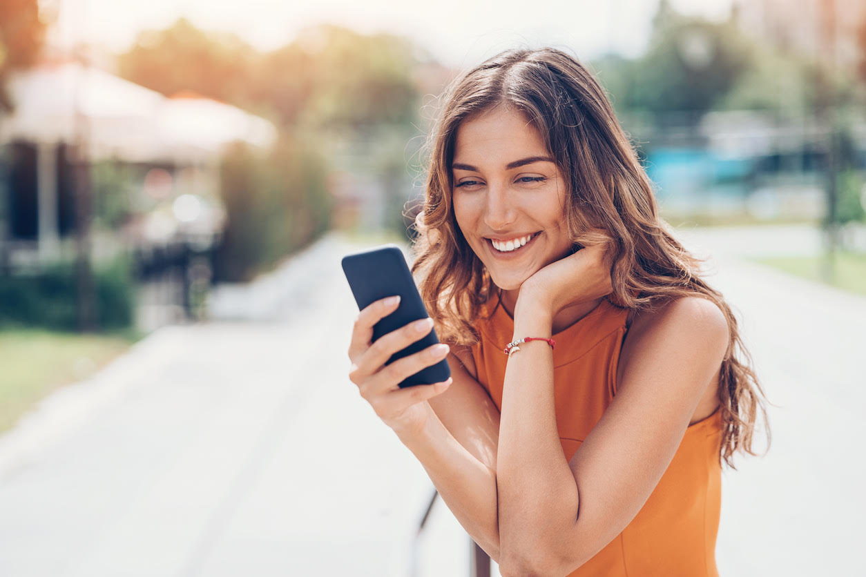 cliente digital movil banca movil mujer feliz app recurso bbva