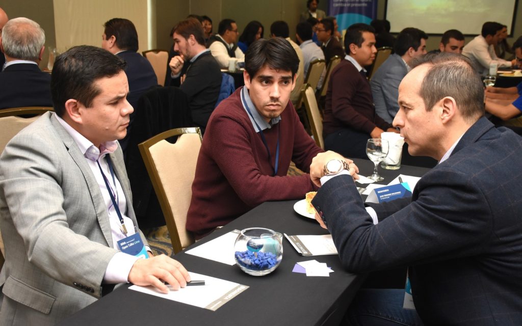 Ejecutivos de BBVA Continental en conversatorios con fintechs locales.