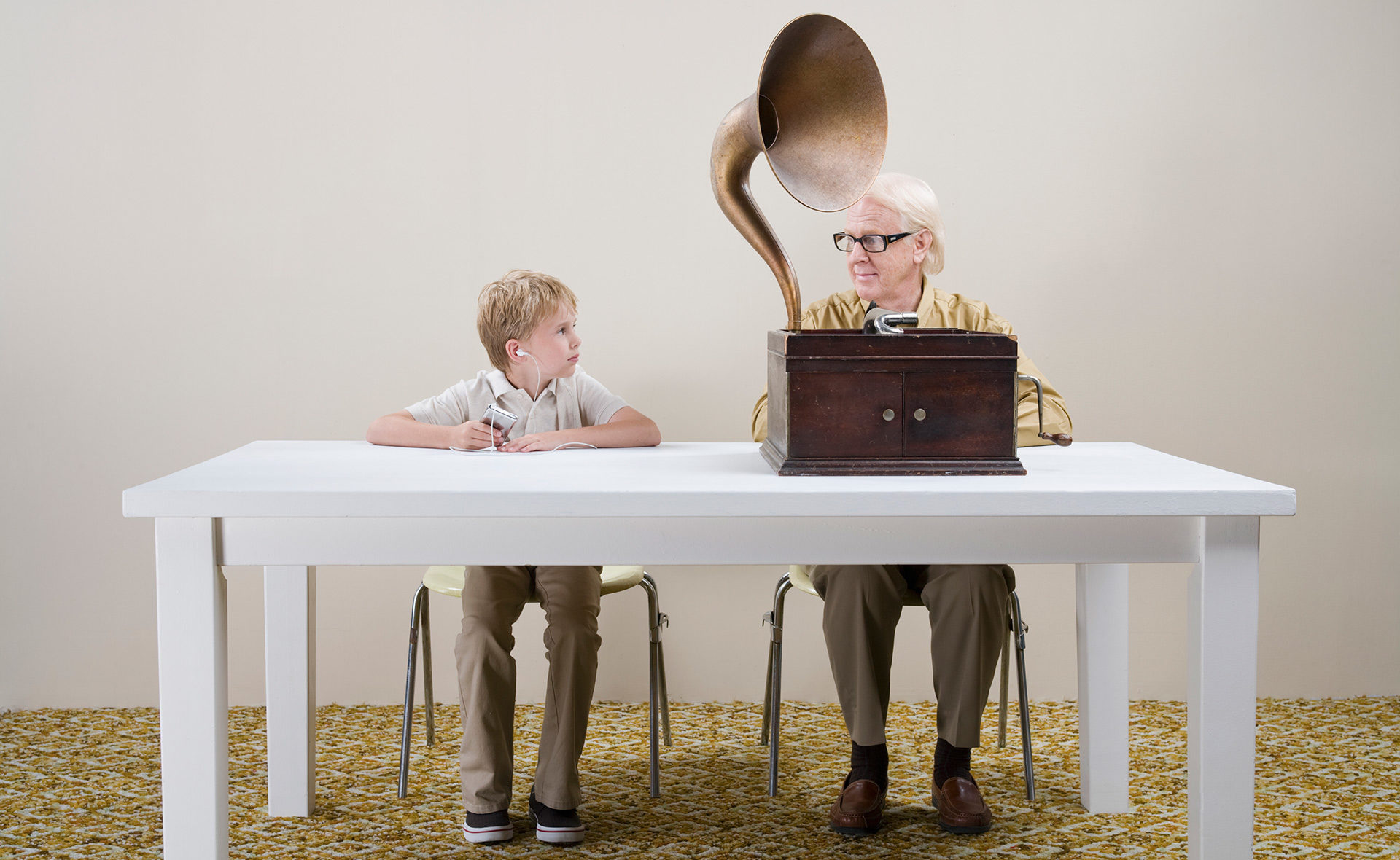 BBVA-music-trap-vinilo-recomendaciones-milenial-electronica-pop-clasica-jovenes-mayores