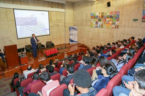 Cátedra en la Universidad Javeriana con estudiantes de Ciencias Administrativas y Contables, a Cargo de Óscar Cabrera, Presidente de BBVA Colombia Cátedra con estudiantes de Ciencias Administrativas y Contables de la Javeriana