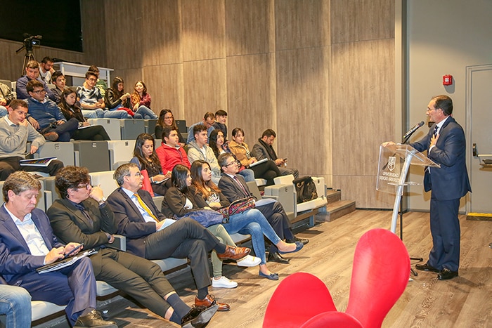 Jorge Hernández, vicepresidete de talento y Cultura de BBVA Colombia en foro de la Universidad Sergio Arboleda Jorge Hernández, vicepresidete de talento y Cultura de BBVA Colombia en foro de la Universidad Sergio Arboleda