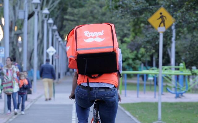 Rappitendero en su bicicleta recorre la ciudad Fotografías de Rappitendero en su bicicleta recorre la ciudad