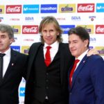 Ricardo Gareca al lado de sus colaboradores Bonillo y Santín. BBVA Continental.