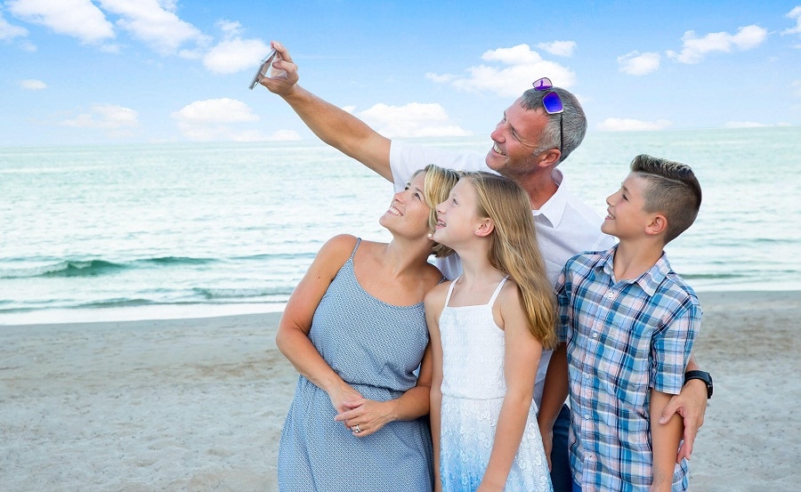 familia playa azul verano mar disfrutar vacaciones descanso seguridad recurso bbva familia playa azul verano mar disfrutar vacaciones descanso seguridad recurso bbva