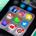 smartphone-apps-social-media-twitter-aplicaciones-redes-sociales-facebook-smartphone-bbva