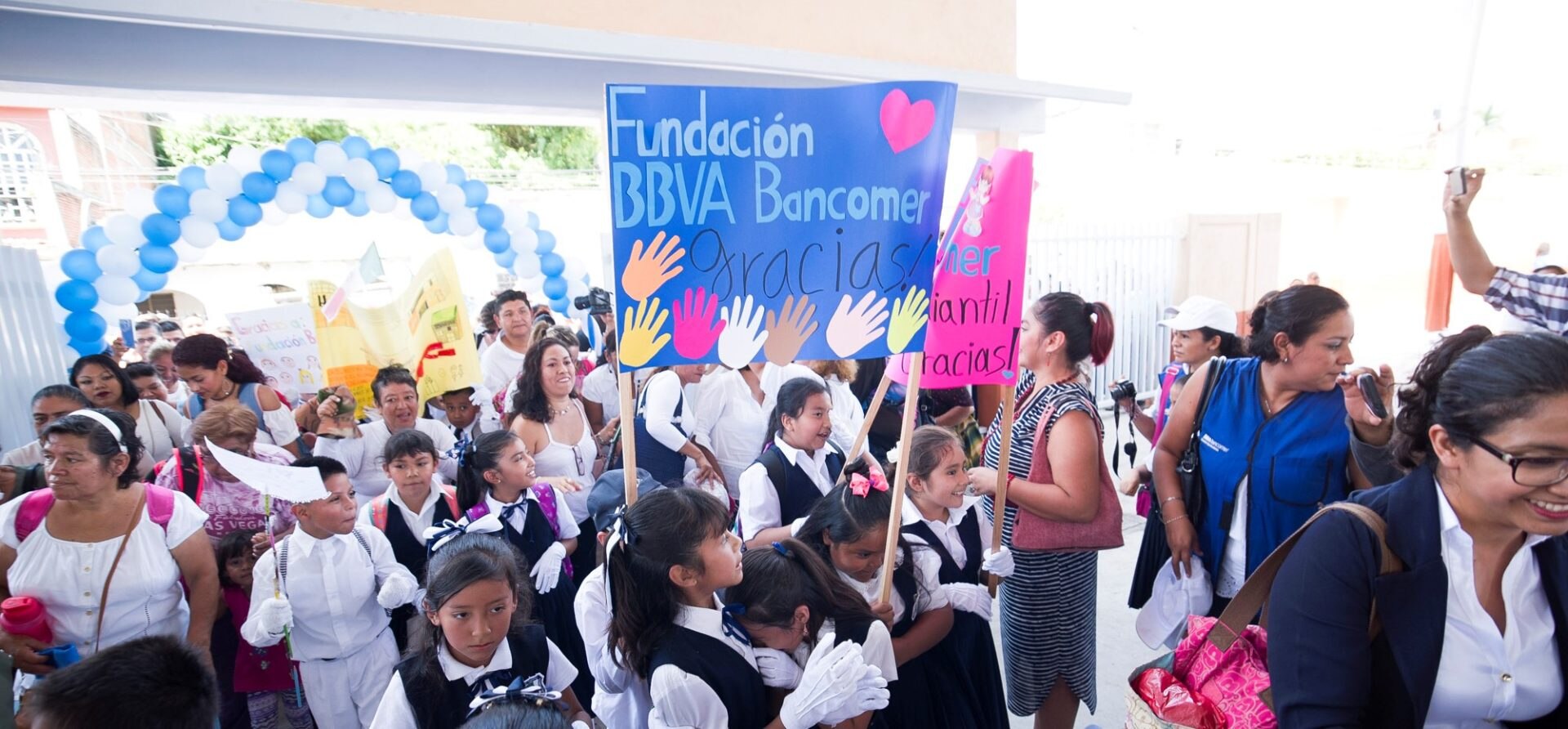 Entrega de escuelas Fundacion Bancomer