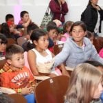 Fotografía de niños entre los 5 y 10 años que comieron y aprendieron en el evento patrocinado por BBVA