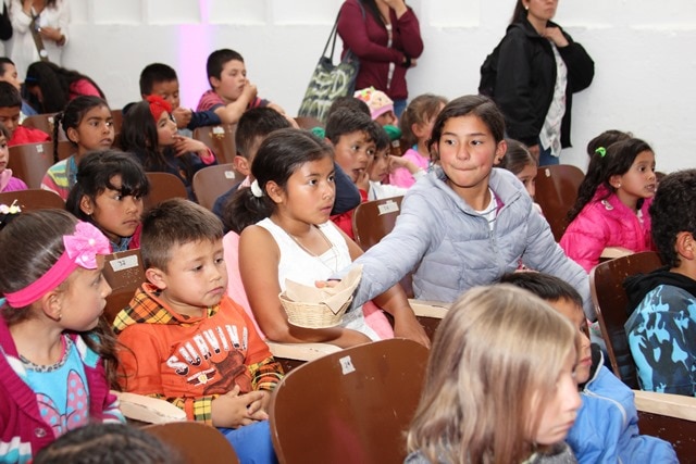 Niños entre los 5 y 10 años comieron y aprendieron en el evento patrocinado por BBVA Fotografía de niños entre los 5 y 10 años que comieron y aprendieron en el evento patrocinado por BBVA