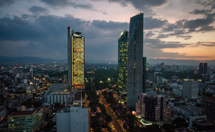 La Torre BBVA Bancomer iluminará el centro financiero de 