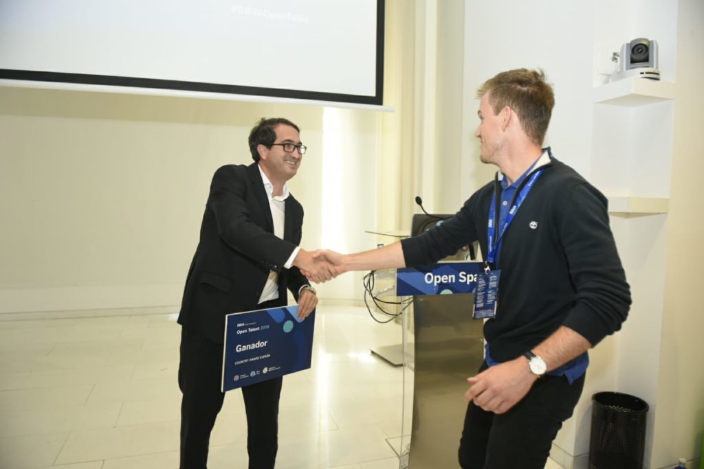 entrega-premio-open-talent-polaroo-bbva