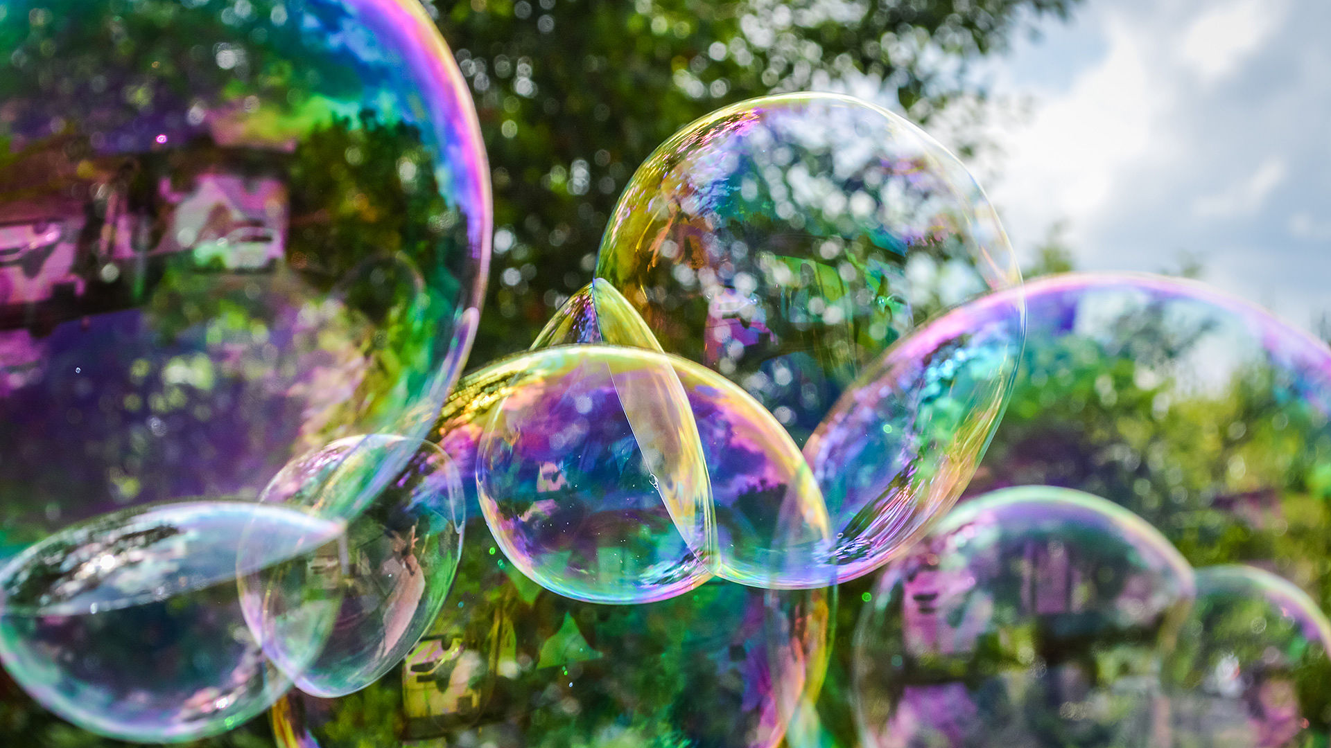 How can Facebook and its users burst the 'filter bubble'?