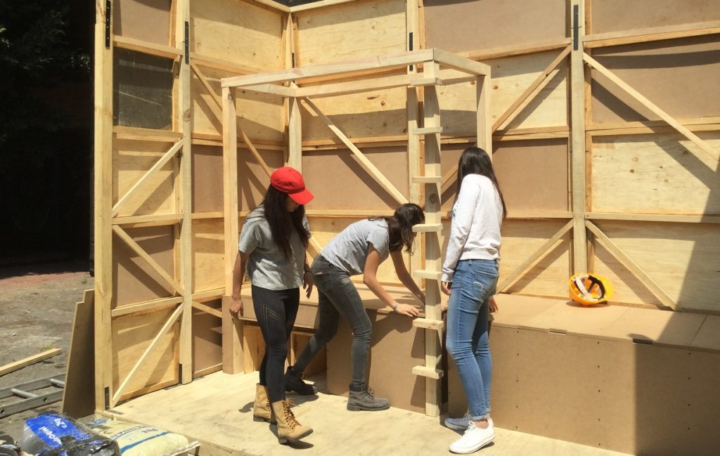Construcción a escala real estudiantes IBERO