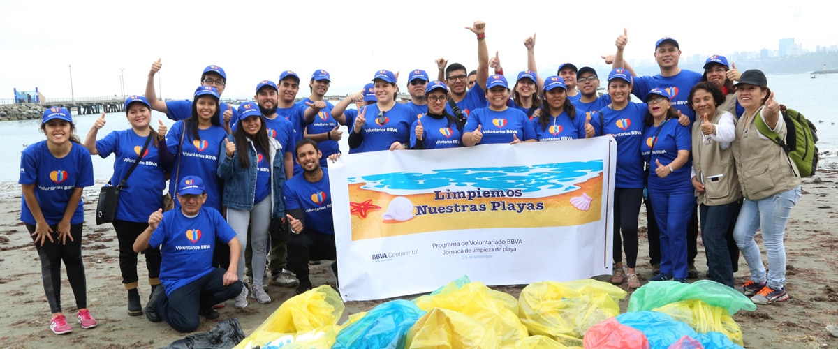 ¿Cómo ayuda al planeta la limpieza de playas? Semana Voluntariado BBVA Perú