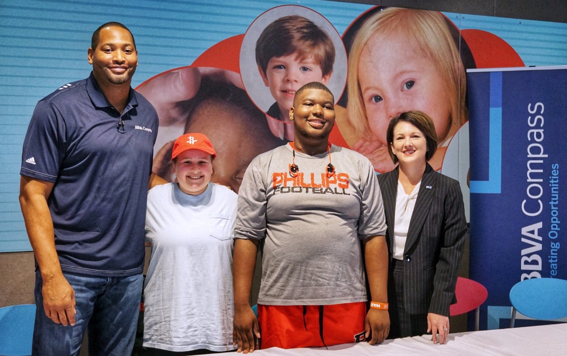BBVA Compass brand ambassador and former pro basketball player Robert Horry and BBVA Compass Birmingham CEO Andrea Smith surprised Courtney Pruitt and Jalen Hall of Children’s of Alabama on Oct. 2 with the special opportunity of being a Rocket for a Day at the BBVA Compass Iron City Showdown. Robert-Horry-Childrens-of-Alabama