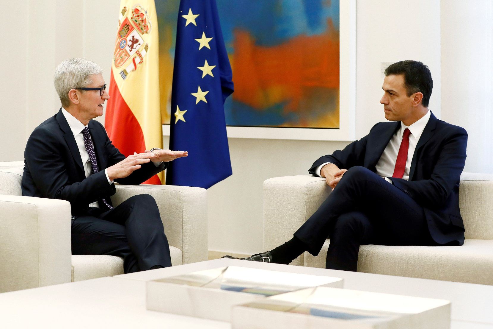 efe_tim_cook_ceo_apple_pedro_sanchez_presidente_gobierno_espana_recurso_efe. efe_tim_cook_ceo_apple_pedro_sanchez_presidente_gobierno_espana_recurso_efe.