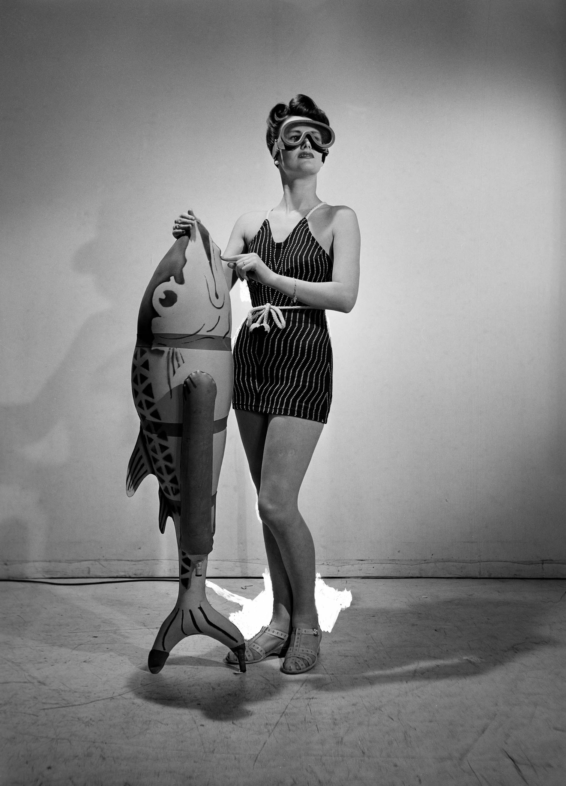 LM,Bathing Feature,Vogue Studio,London,England,1941 LM,Bathing Feature,Vogue Studio,London,England,1941