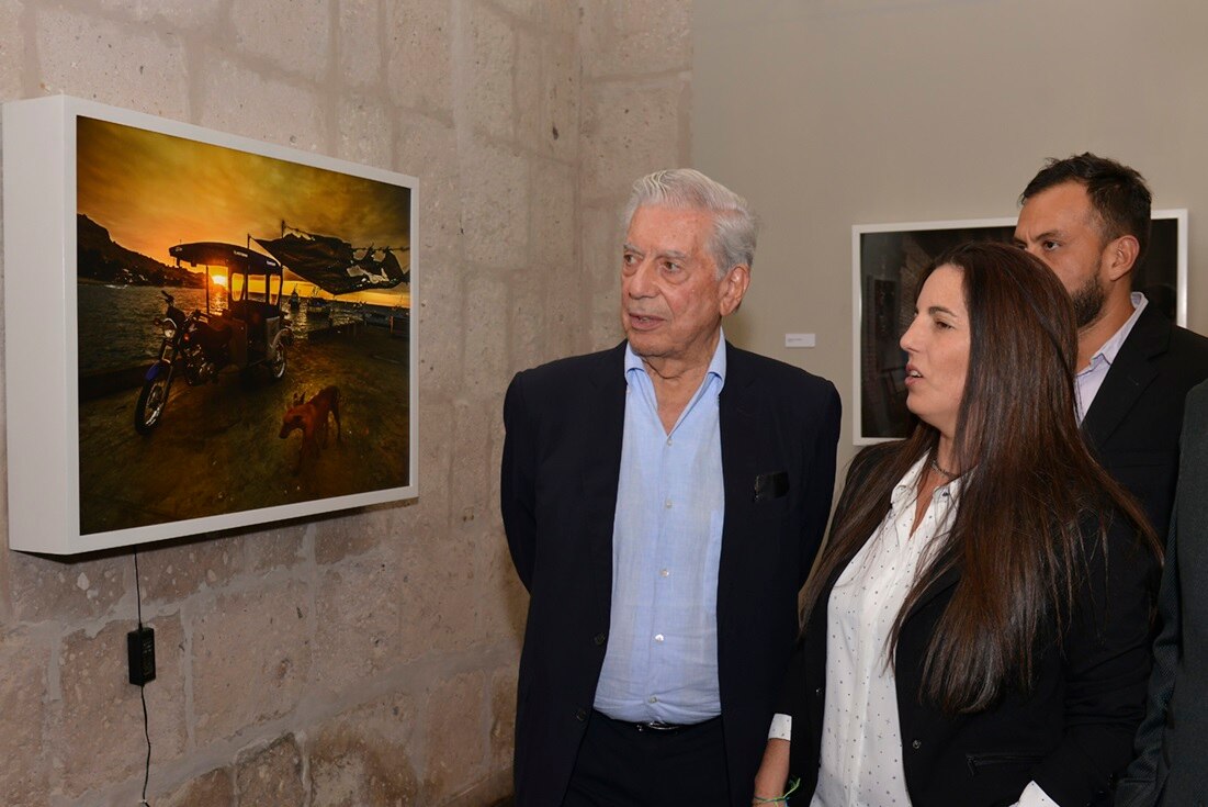 Mario y Morgana Vargas Llosa en muestra Indomable durante el Hay Festival Arequipa Mario y Morgana Vargas Llosa en muestra Indomable durante el Hay Festival Arequipa
